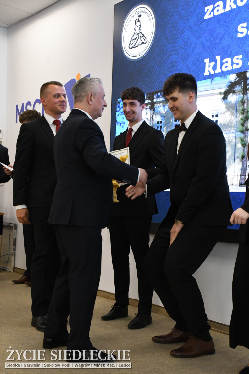 IV LO żegna maturzystów. Uroczysta gala w Siedlcach