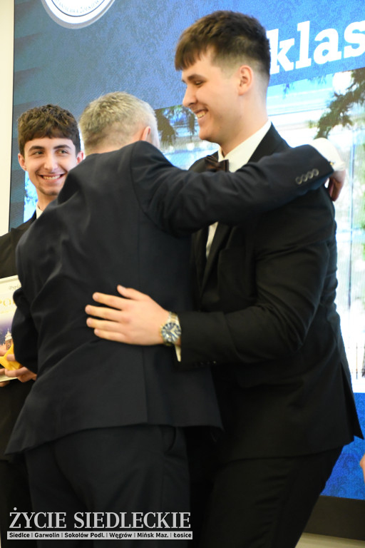 IV LO żegna maturzystów. Uroczysta gala w Siedlcach