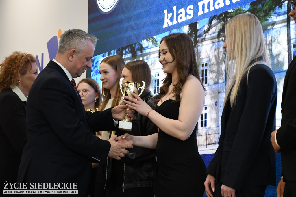 IV LO żegna maturzystów. Uroczysta gala w Siedlcach