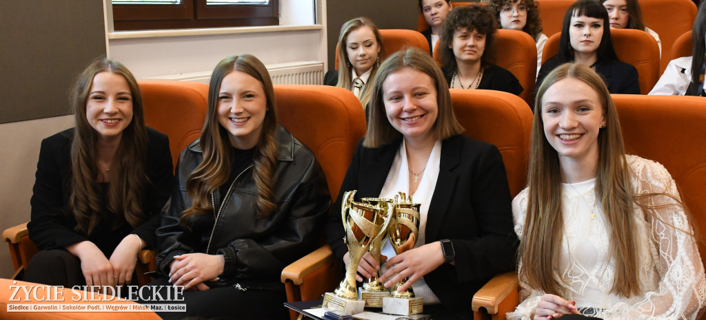 IV LO żegna maturzystów. Uroczysta gala w Siedlcach