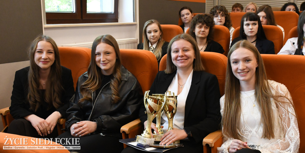 IV LO żegna maturzystów. Uroczysta gala w Siedlcach