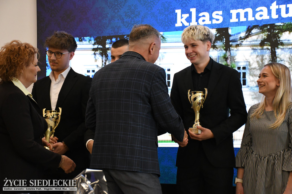 IV LO żegna maturzystów. Uroczysta gala w Siedlcach