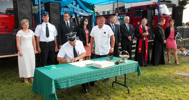 Wmurowano kamień węgielny pod budowę hali w Skibniewie (galeria)