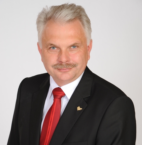 Senator do ministra w sprawie sądu