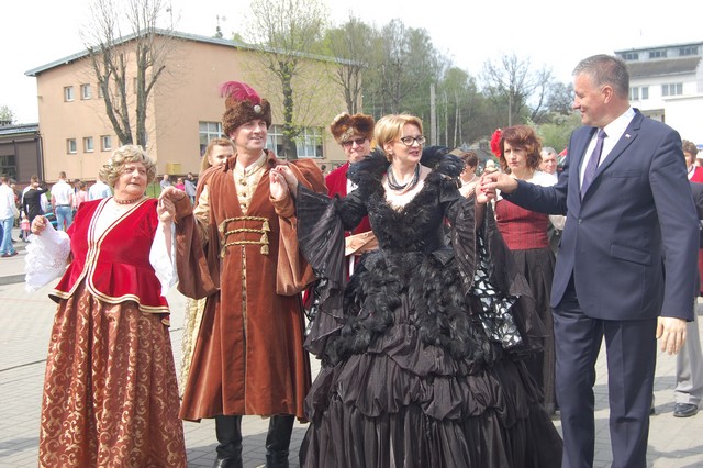 3 Maja uczcili polonezem (fotorelacja)