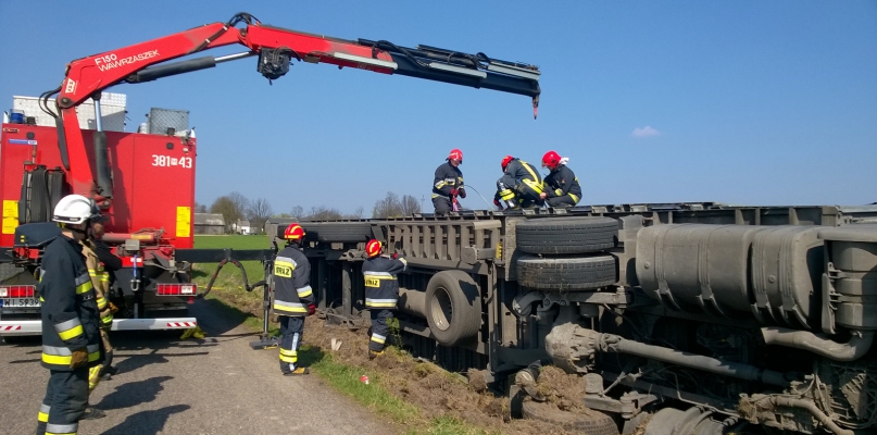 Wypadek samochodu przewożącego 5,6 tysiąca kur
