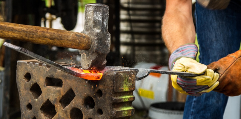 Czym właściwie jest obróbka materiałowa metali?