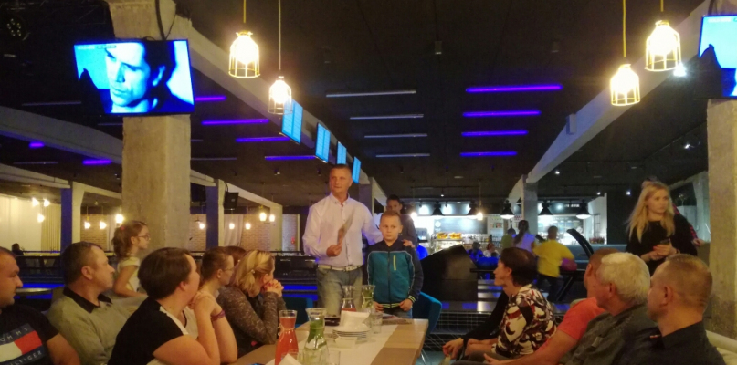 Wytężona praca trenerów w AP Champions