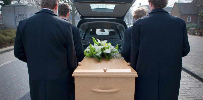 Ważne zmiany w zasiłkach pogrzebowych. Oni też go dostaną?