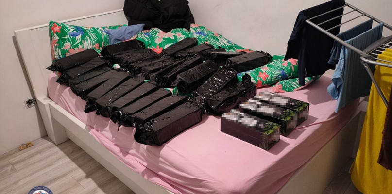 Nielegalna linia produkcji papierosów 