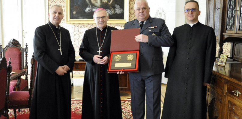 Dyrektor ZK Siedlce otrzymał medal