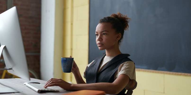 Opanuj angielski biznesowy online, aby przyspieszyć swoją karierę