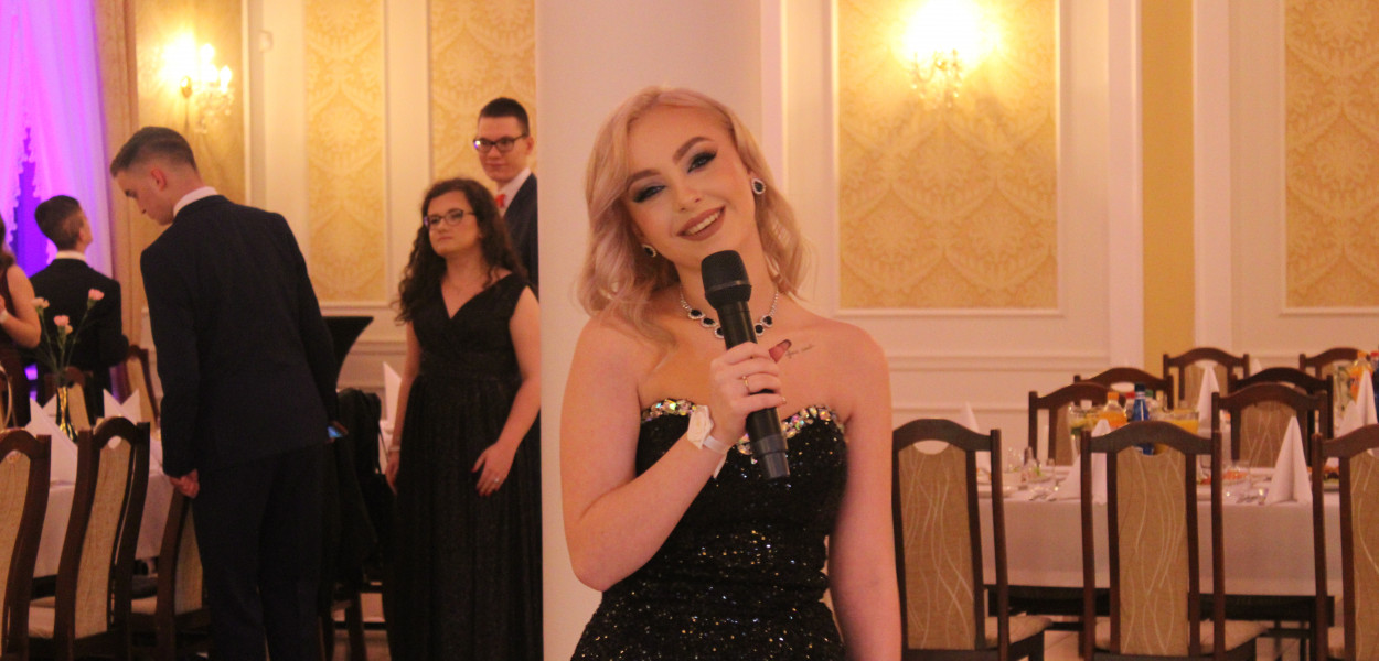 Rozpoczęli tradycyjnym polonezem i wokalną niespodzianką [ FOTORELACJA]