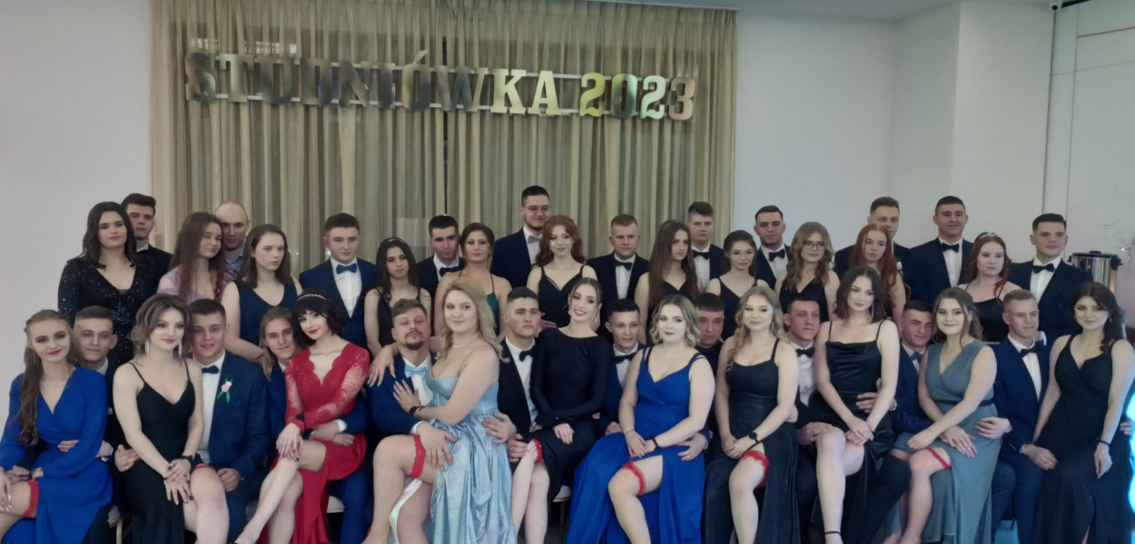 Studniówka z filmem w tle (FOTOGALERIA)