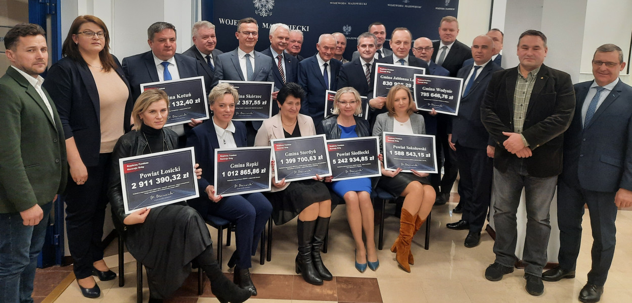 Czeki dla samorządów rozdane [FOTO]