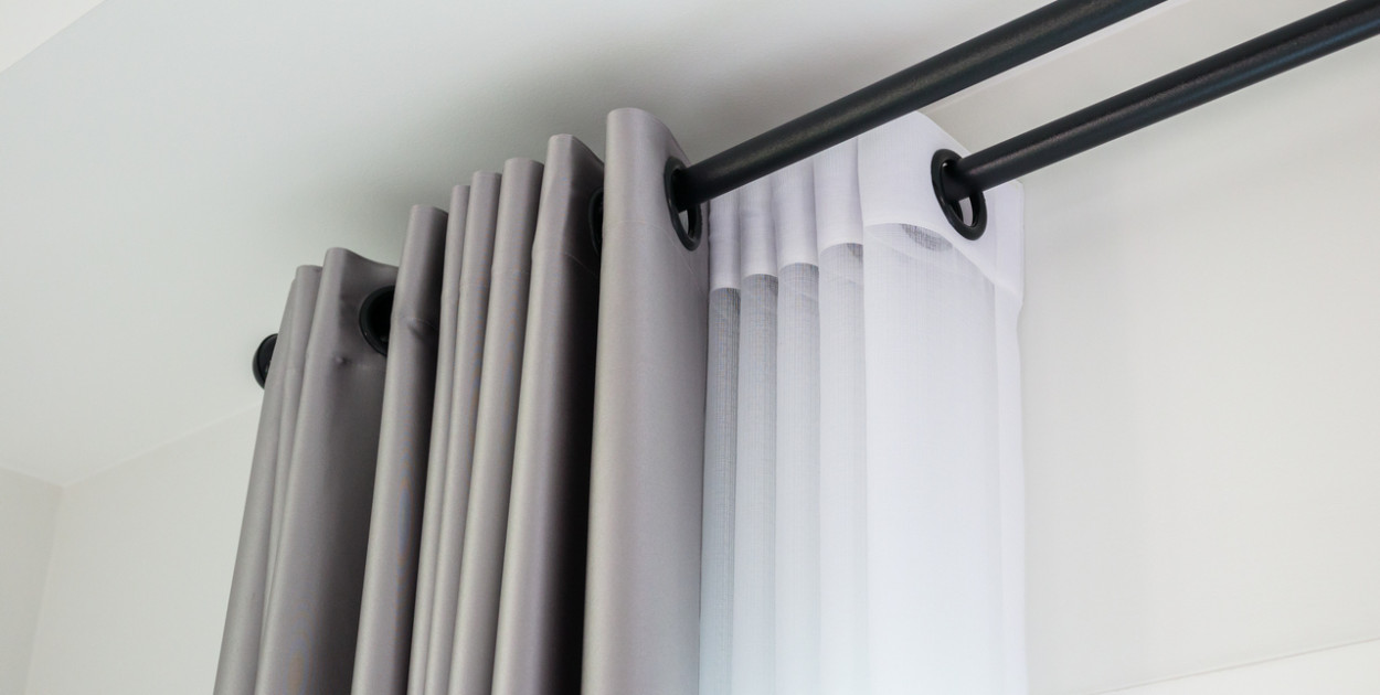 Jak poprawnie wieszać zasłony?