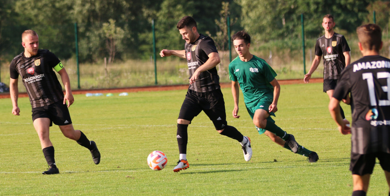 Rollercoaster w Wiśniewie. Amazonka wróciła z 0:2