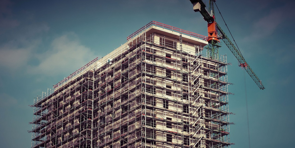 Chcą by ważne przepisy weszły później i podają powód. Co na to rząd? 