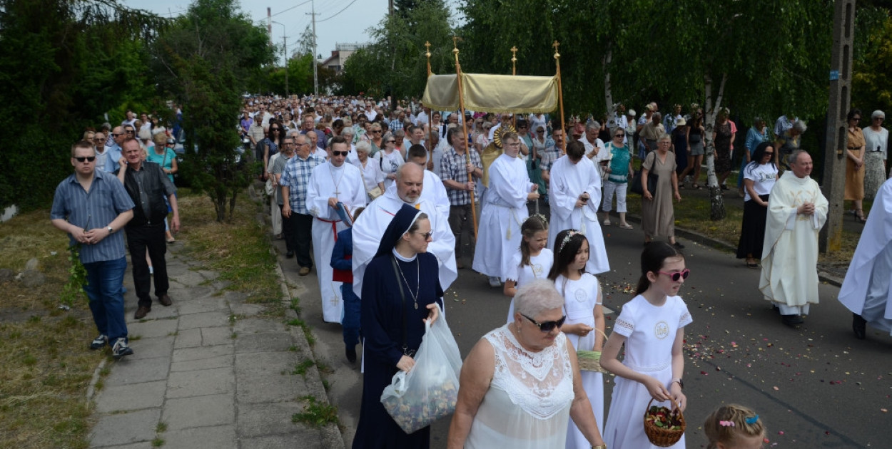 Nie wszyscy o tym wiedzą. Czy udział w procesji Bożego Ciała to obowiązek?