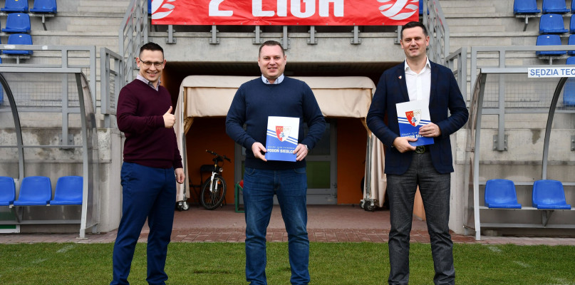 Od lewej wiceprezes Michał Osiej, dyrektor Życia Siedleckiego Mariusz Saraczewski oraz prezes Rafał Maletka.