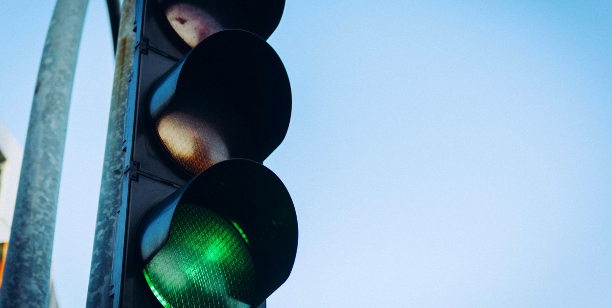 Sygnalizacja świetlna. Fot. pexels