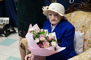104. urodziny Pani Lucynki, mieszkanki Domu nad Stawami w Siedlcach-2947