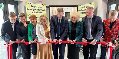 Minister otwierał nowy budynek szkoły-37789