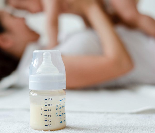 Groźna bakteria w mleku dla niemowląt. Nie podawaj dzieciom!-44750