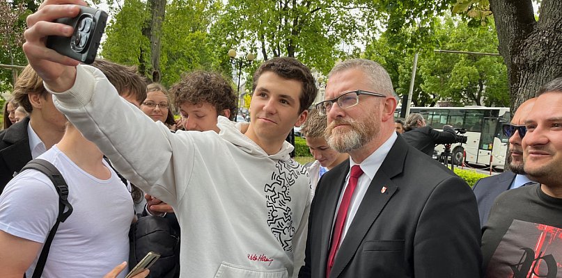 Gaśnica w kampanii, ogień w słowach. Grzegorz Braun w Siedlcach [FOTO] - 50350