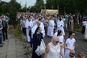 Nie wszyscy o tym wiedzą. Czy udział w procesji Bożego Ciała to obowiązek?-50810