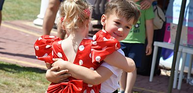 Taniec, słońce i dziecięce uśmiechy. "Kraina Fantazji" rozpoczęła wakacje piknikie-50922