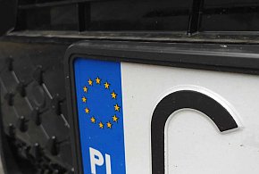 Rejestracja auta przez internet i koniec z przynoszeniem tablic. Rząd przyjął...-51023
