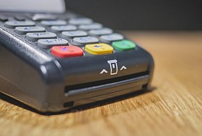 Zakaz sprzedaży i większy nadzór. Tych produktów nie kupią już nieletni-51054