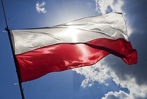 Flaga i hymn na nowo? Rząd chce korekty przepisów dot. symboli narodowych-51198