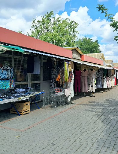 Kiedyś tętniły życiem, dziś świecą pustkami. Upadające bazary w Siedlcach-51487