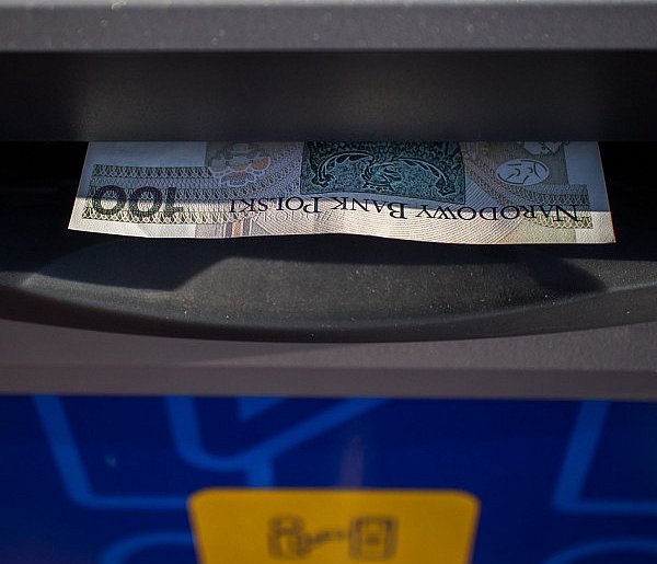 Nowy cennik usług bankowych. Klienci zapłacą więcej już od listopada-51680