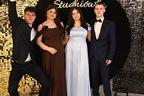 Sto dni do matury. Studniówka wzruszeń w  ,,Budowlance\"-3496