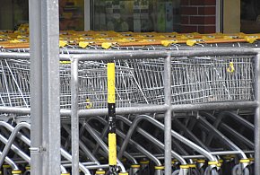 Czy 1 listopada zrobisz zakupy? Ten weekend zaskoczy wielu klientów-52816