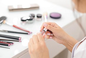 Nie używaj tych kosmetyków. GIS ostrzega przed produktami-53273