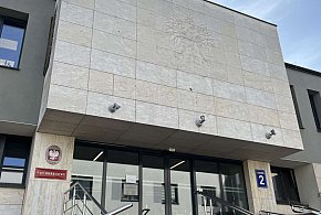 Dzieciobójstwo w Brzezinach. Kobieta wyrzuciła noworodka do kosza. Akt oskarżenia-53659