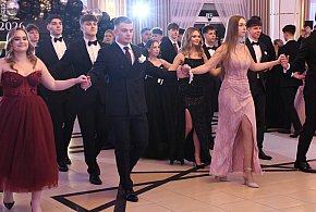 Od walca do poloneza. Wyjątkowa studniówka IV LO (FOTORELACJA)