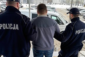 Rozbój w Polakach: 28-latek użył przemocy i potrącił ekspedientkę