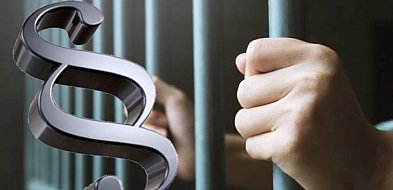 Powiat łosicki: Kolizja w Chotyczach: kierowca w rowie, narkotyki w samochodzie-53295