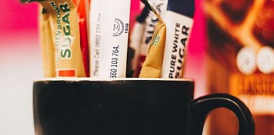Cukier w saszetkach jako element profesjonalnej obsługi – dlaczego