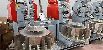 Jak działają pionowe maszyny pakujące?