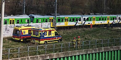 Siedlce: śledztwo prokuratury po wypadku na torach. 21-latek trafił do szpitala