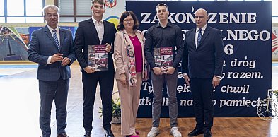 Koniec jednego etapu, początek nowego – absolwenci ZSP nr 3 zakończyli rok szkolny