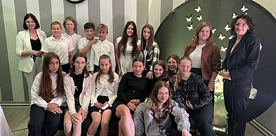 Teatr, który buduje młodych ludzi – o pasji, emocjach i rozwoju w szkolnej „Emocji