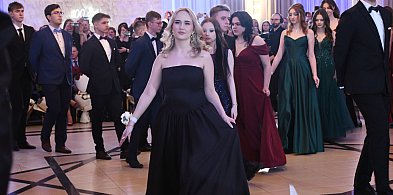 Od walca w maskach do poloneza. Studniówka II LO w Siedlcach (FOTO)-53908