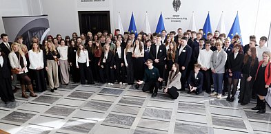 Siedleccy licealiści w Senacie. Dyskutowali o przyszłości szkoły w erze AI